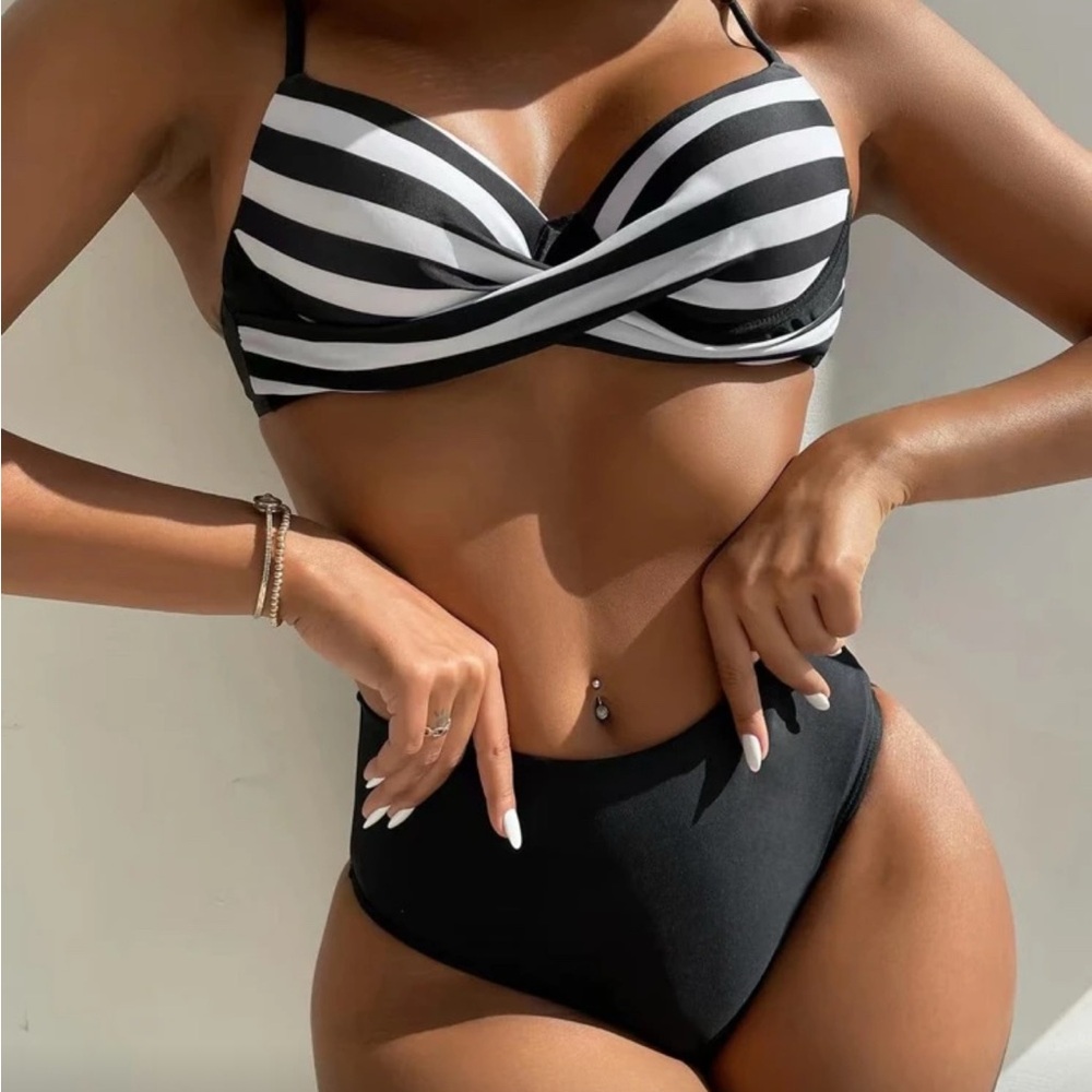 SHEIN Black and White Striped Bikini